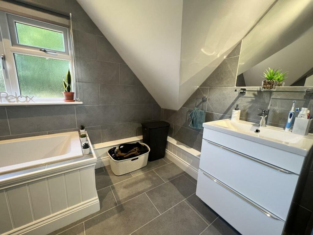 bathroom .jpg