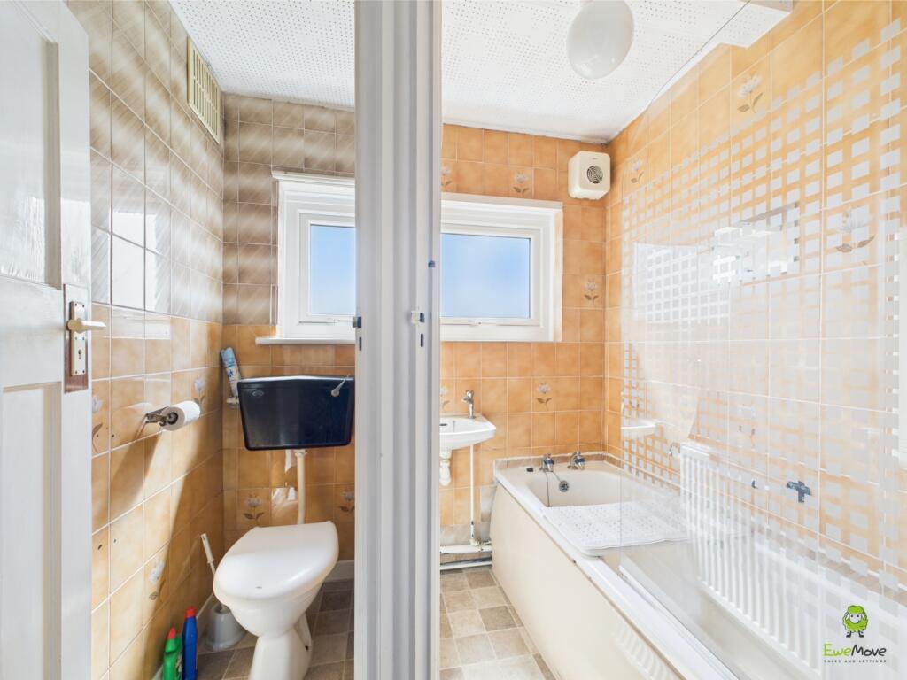 CAM03779G0-PR0235-STILL001