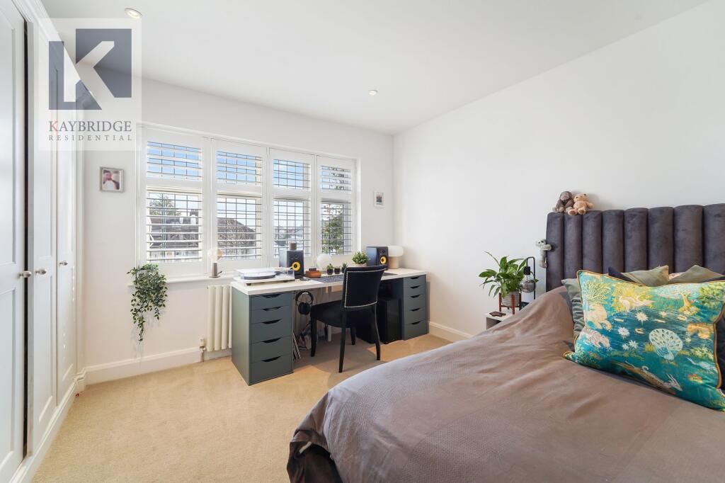 St. Clair Drive, Worcester Park - KT4 8UG