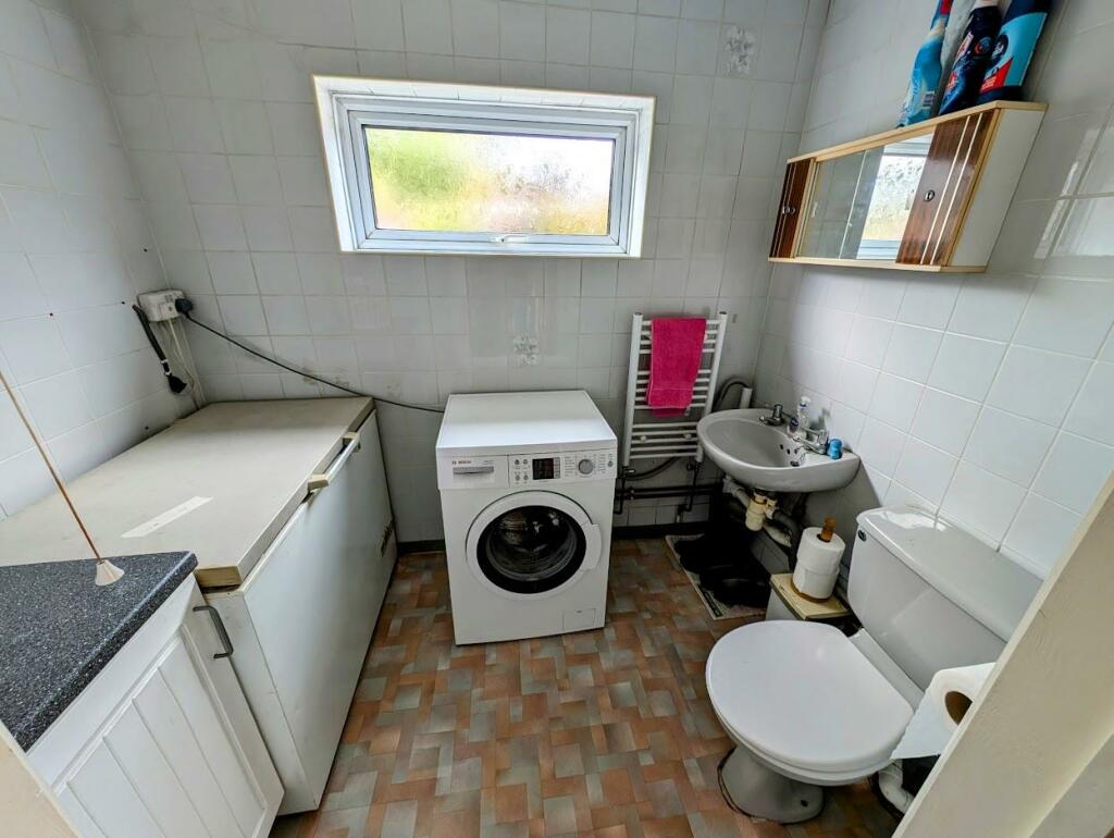utility ensuite.jpg