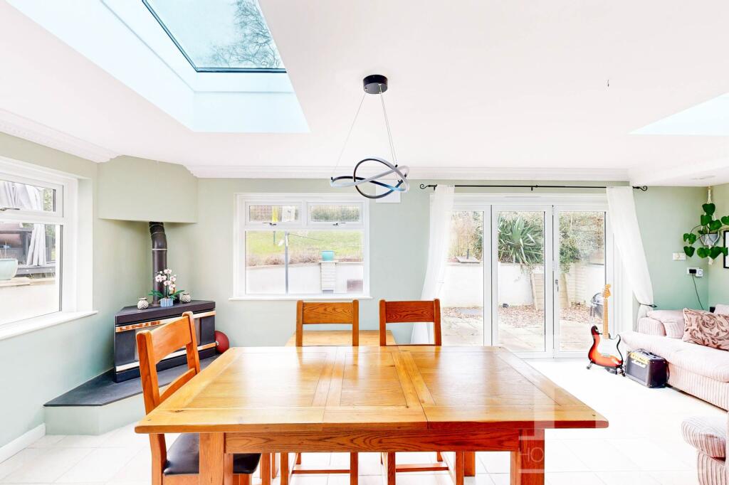 Family/dining room