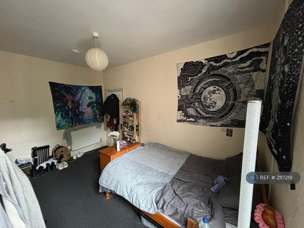Bedroom 4 - 2