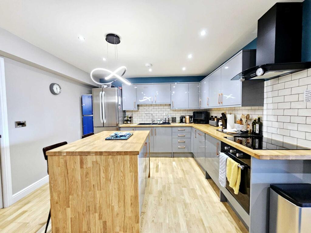 e83f2403-a1ed-4a07-9093-83ce977ea41d