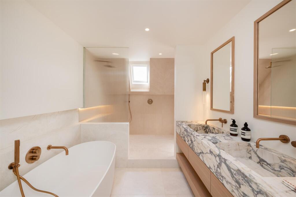 Flat 5 Walton House Hi-24.jpg