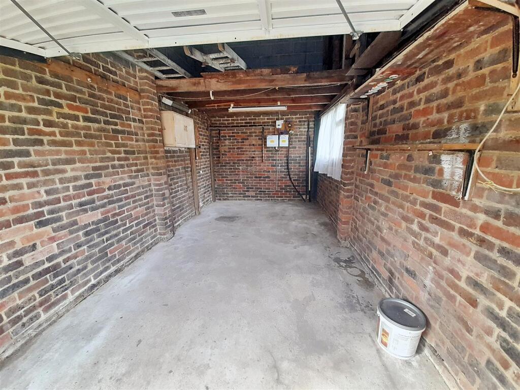 Garage new.jpg