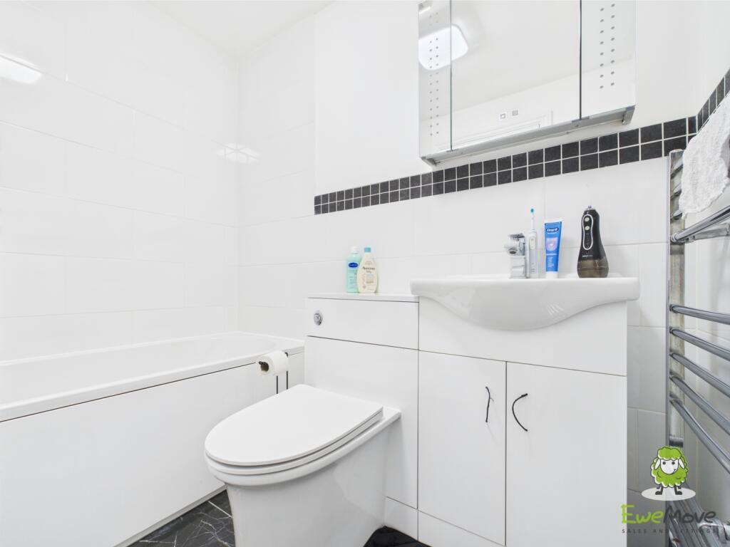 EweMove Estate Agents Basingstoke - Sinclair Drive