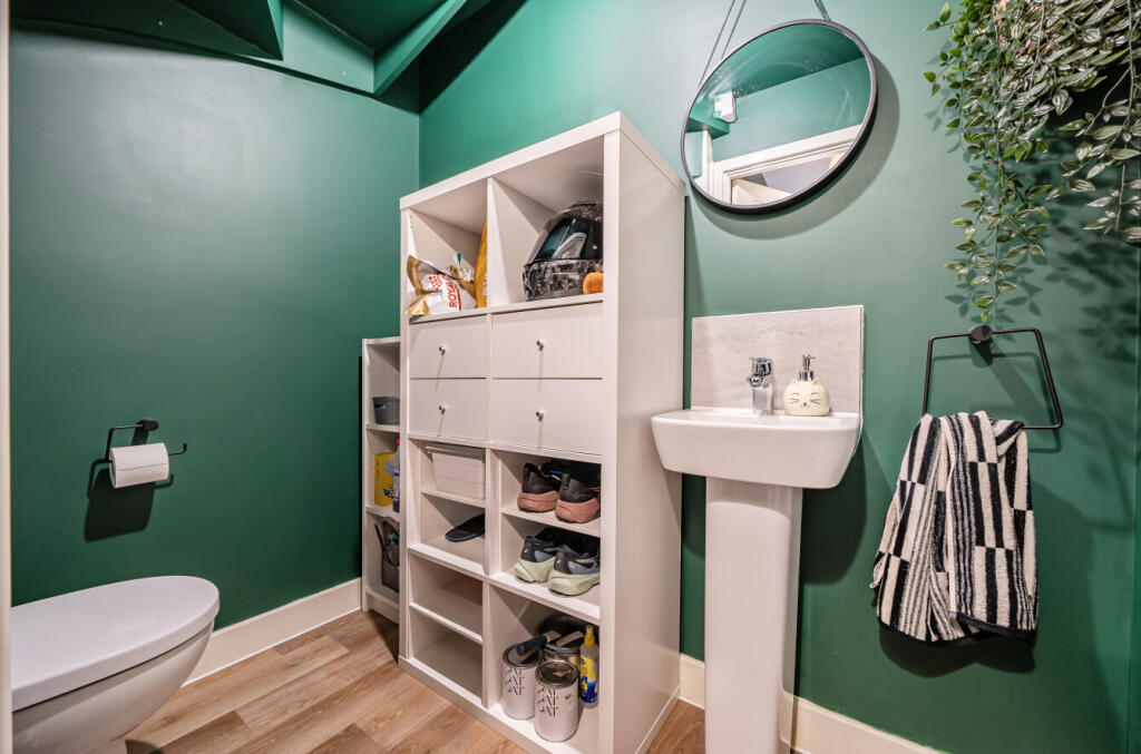 1362928-9-68dfbc7...