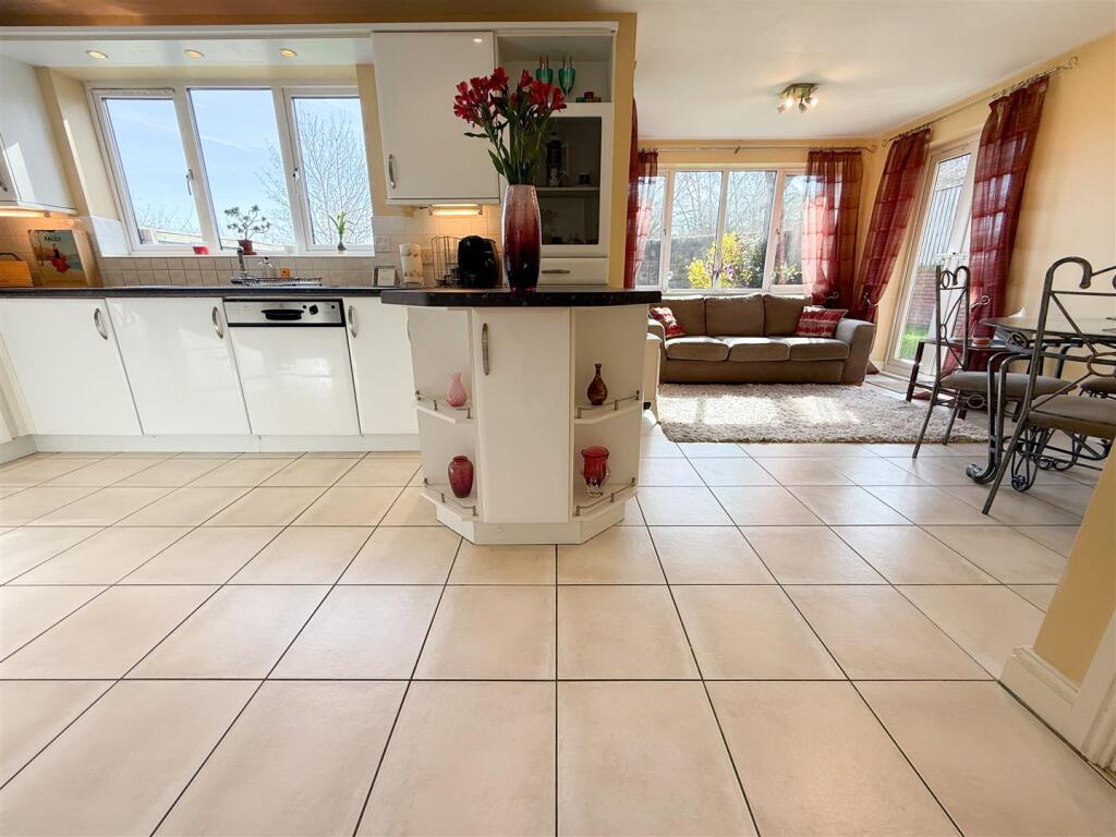 OPENPLAN KITCHEN FAMILY ROOM