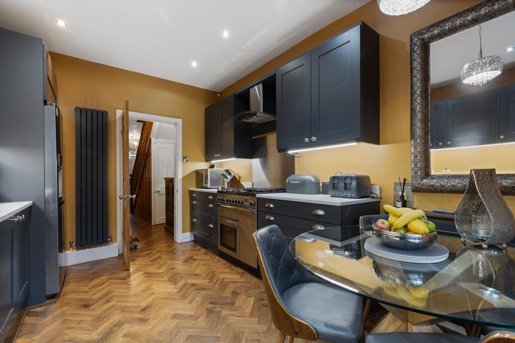 29 Victoria Crescent, Barnsley 16_297.jpg