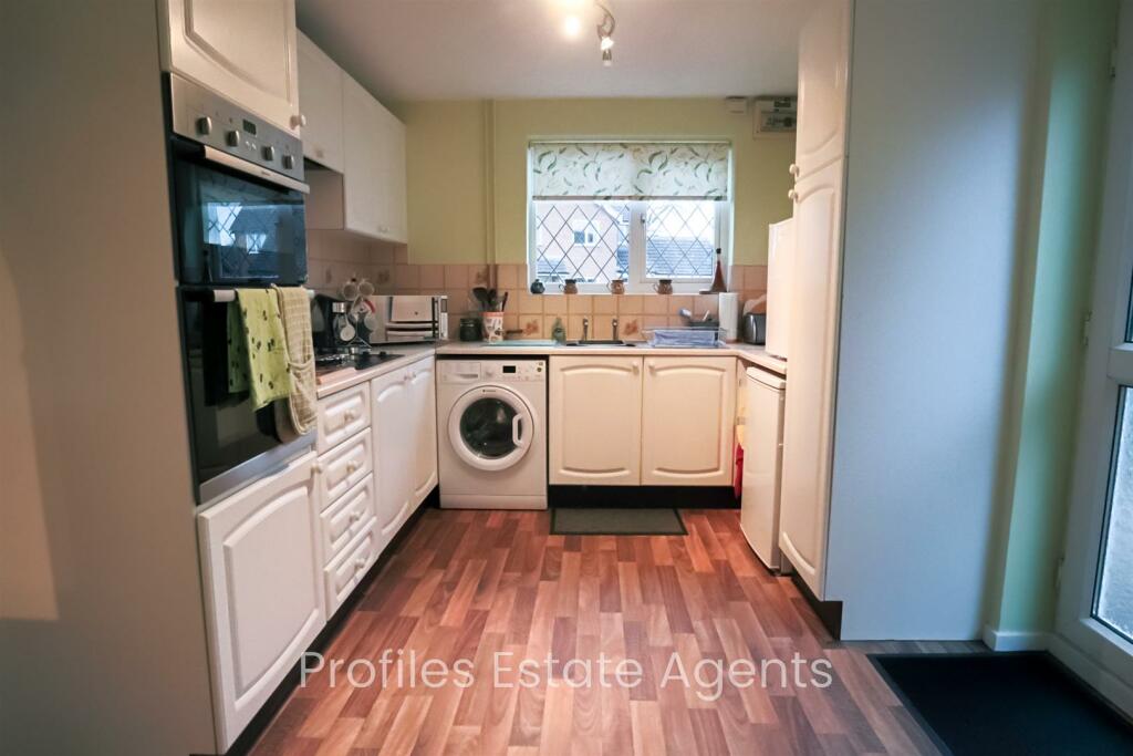 Breakfast/kitchen (front).