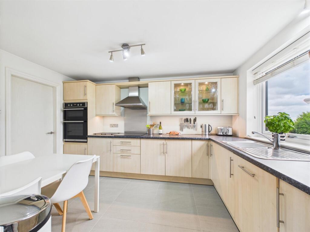 Kitchen 1.jpg