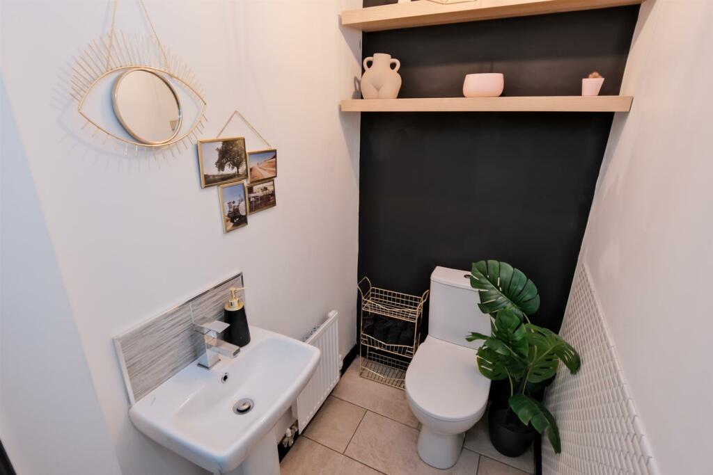 008-14 Brock Place Motherwell ML1 1AH.jpg