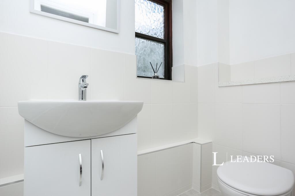 Wash Hand Basin / W/c