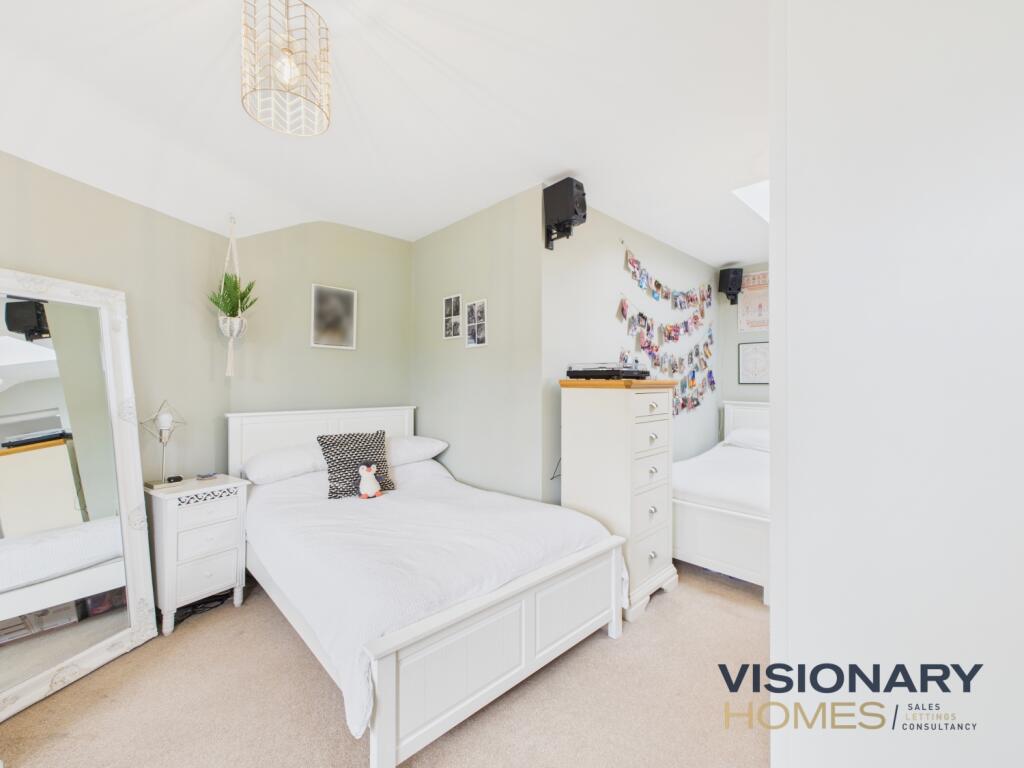 CAM03522G0-PR0220-STILL038