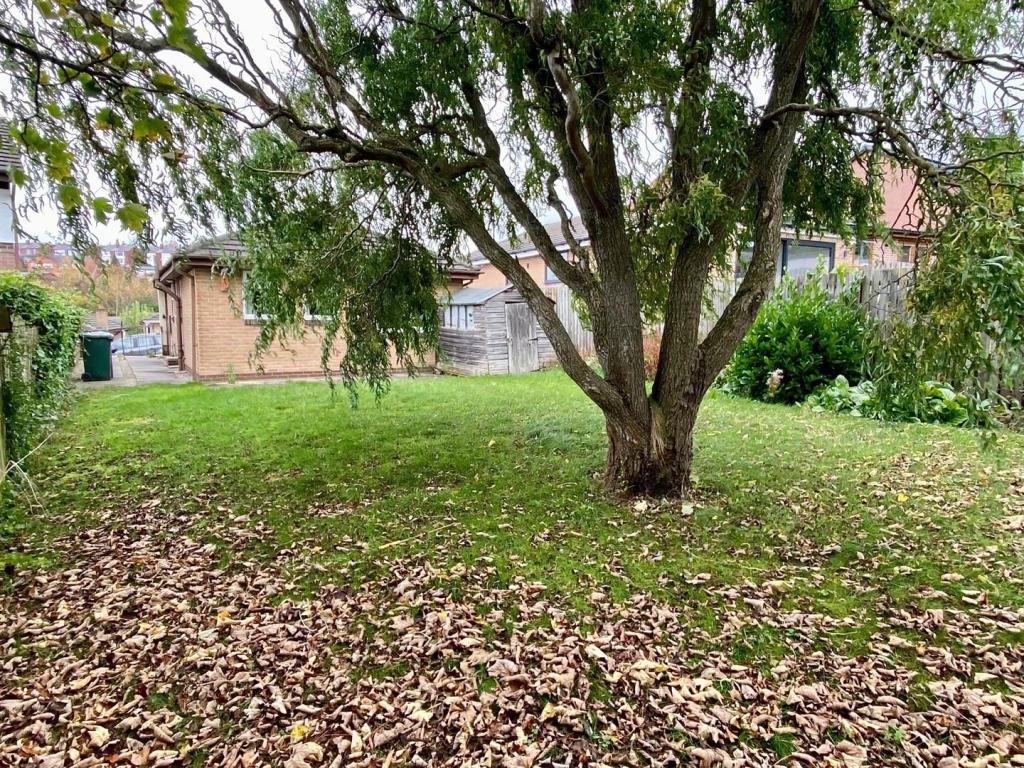 greenacres drive 32 rear garden 2.jpg