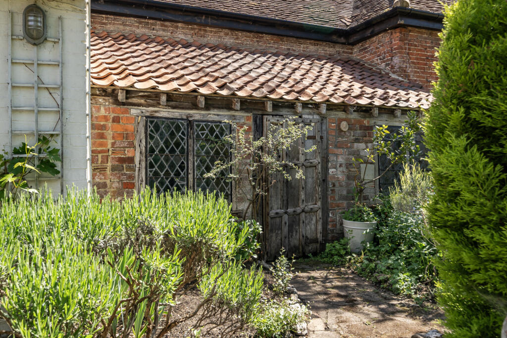 1295735-10-682725...