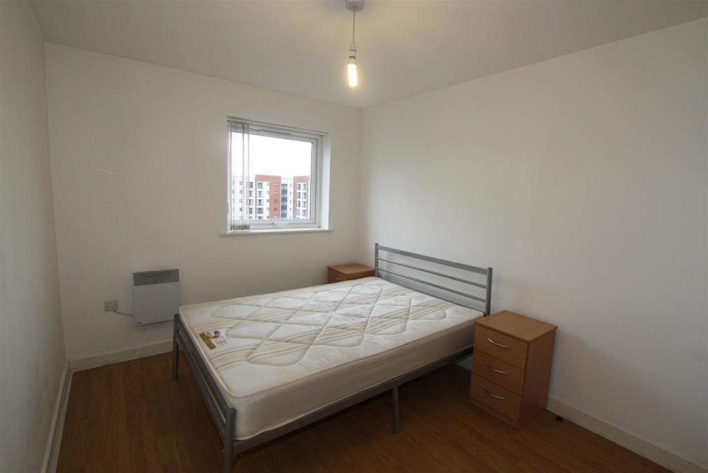 bedroom 1.JPG