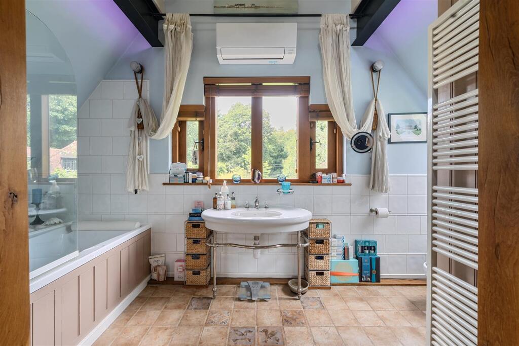 Principle Bedroom Ensuite