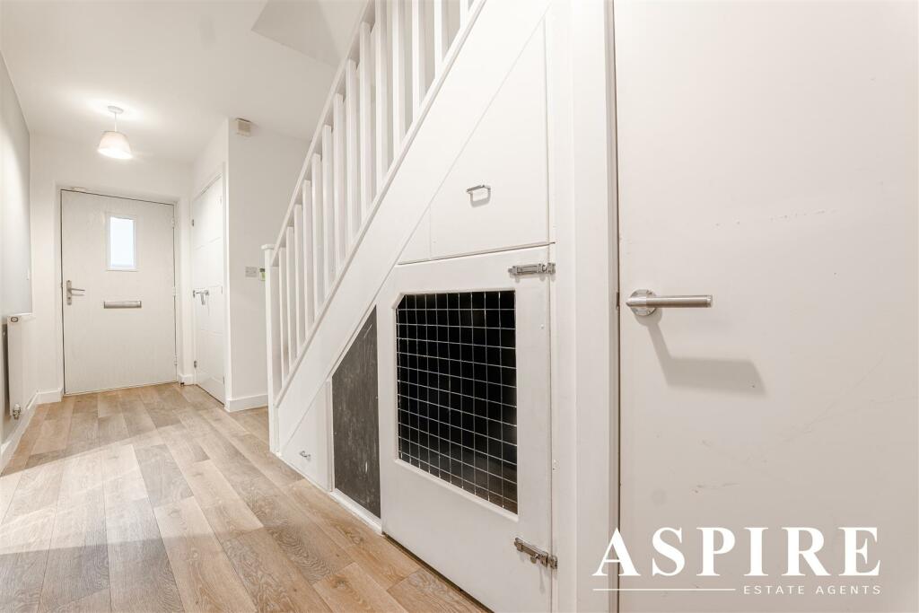 281 FAIRFAX DRIVE-13-12-24-11.jpg