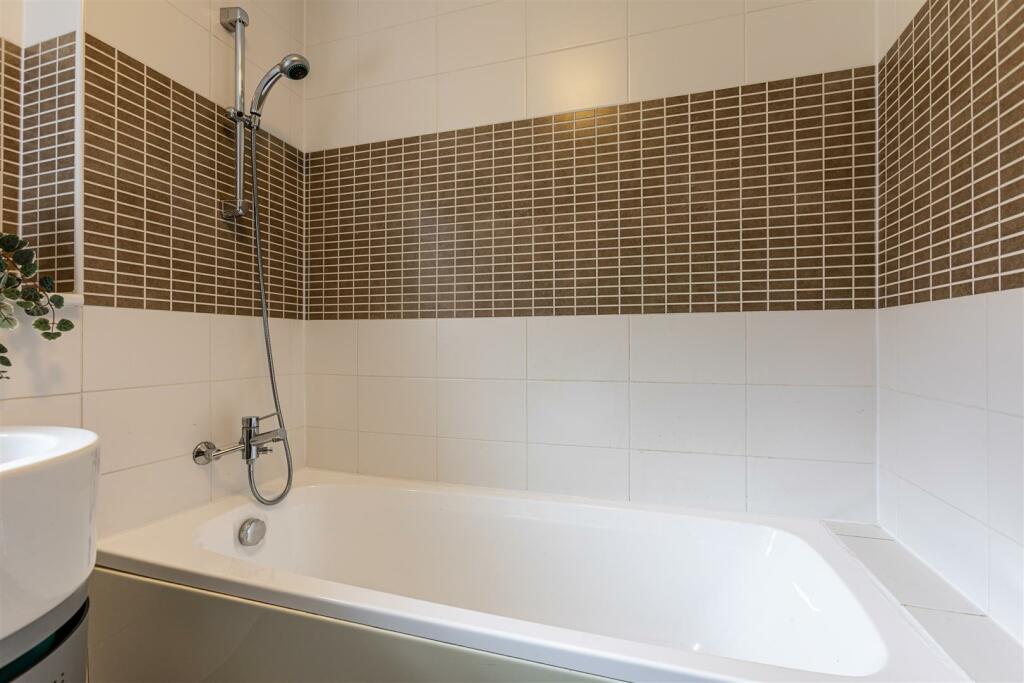 3 William Law Gardens Galashiels 45.JPG