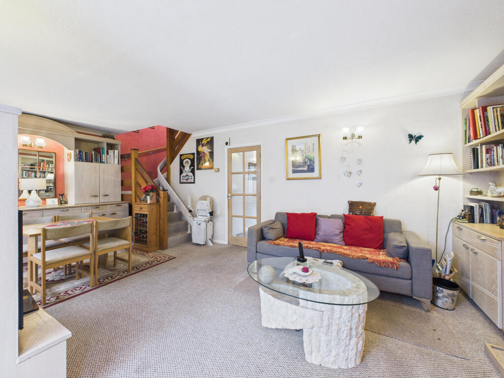 CAM02909G0-PR0484-STILL015