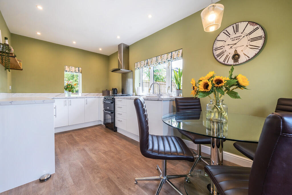 Kitchen/ Dining R...