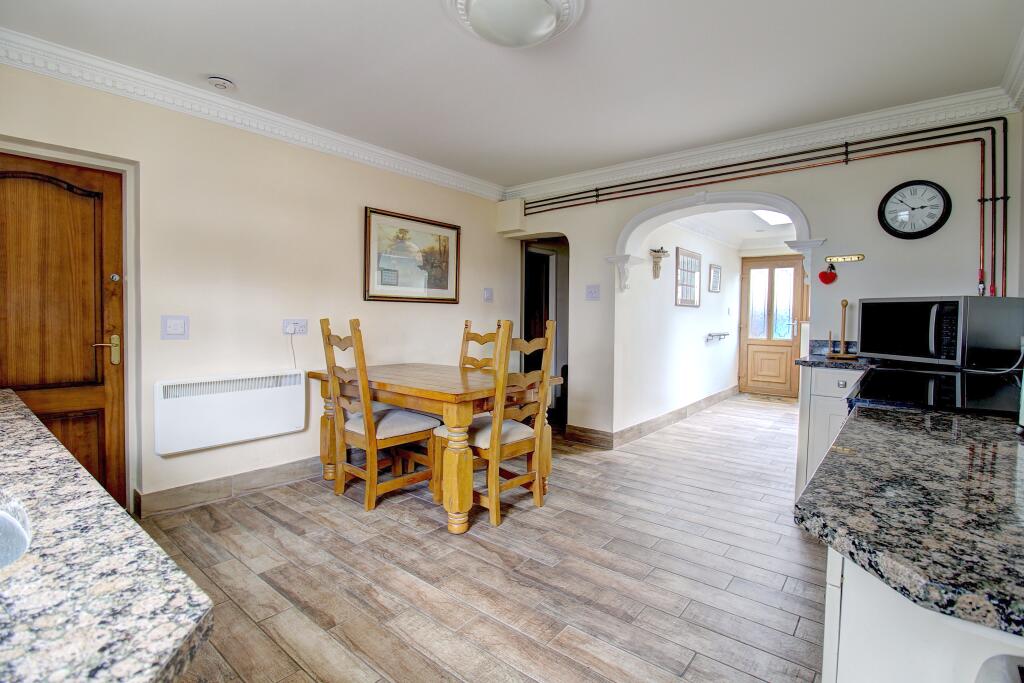 Kitchen (alt view 1)