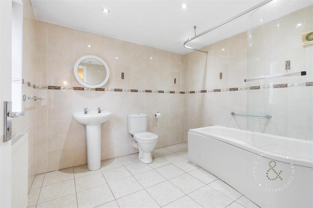 Cardiff Road, HernCrabtree (17).jpg