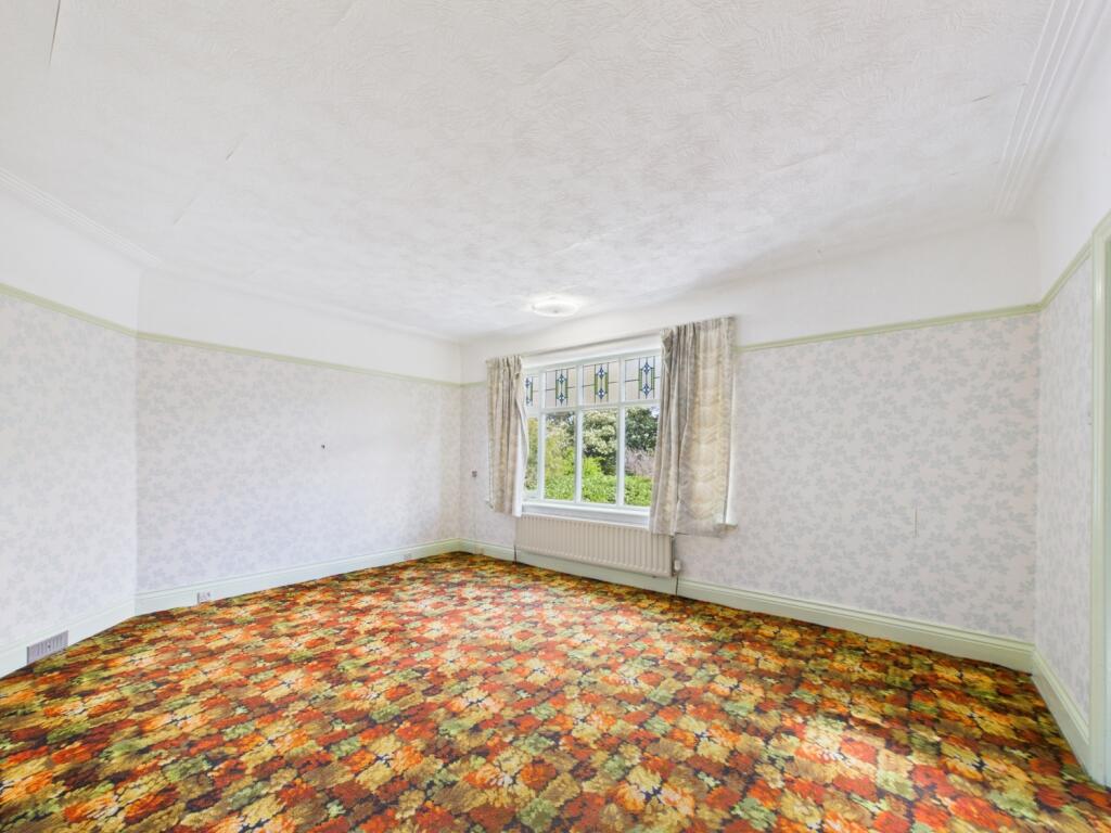 CAM02386G0-PR0142-STILL031