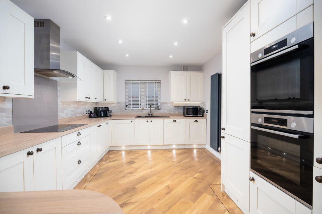 42 Colonel Grantham Avenue HP19 9AP-12