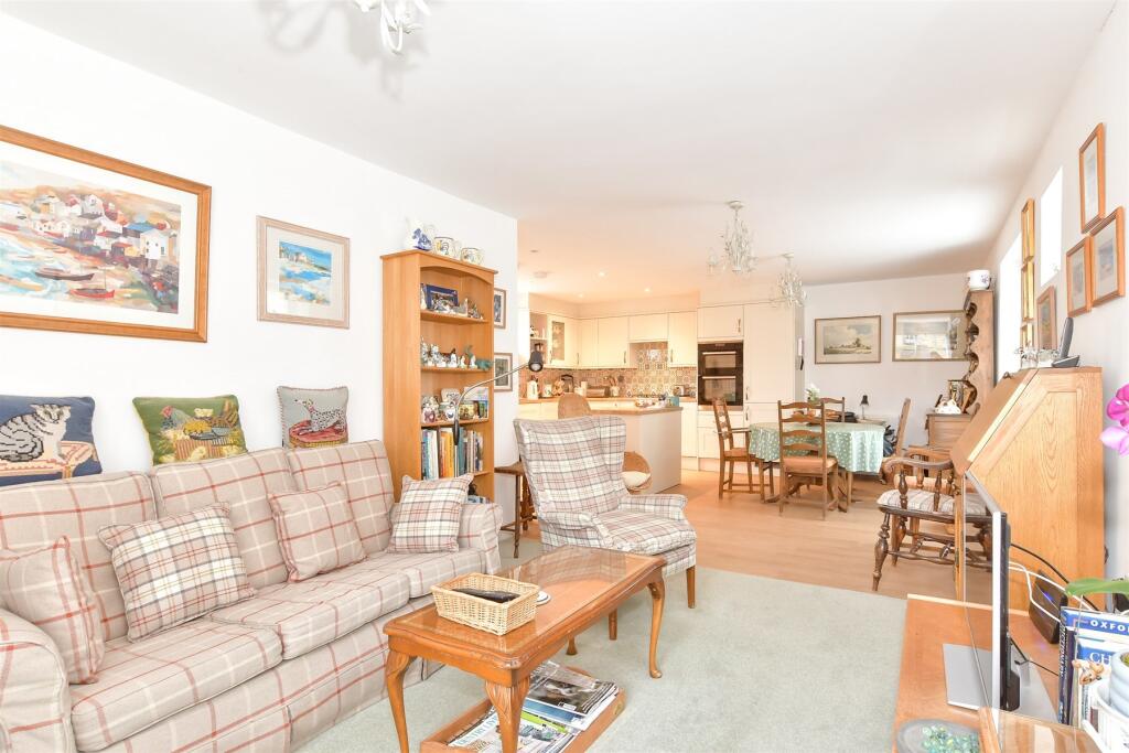 Kitchen/Lounge/ Dining Area