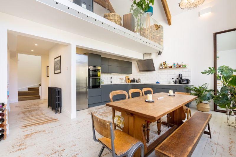 Kitchen/Dining...