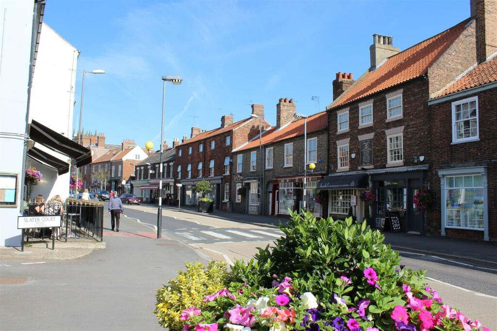 MARKET WEIGHTON