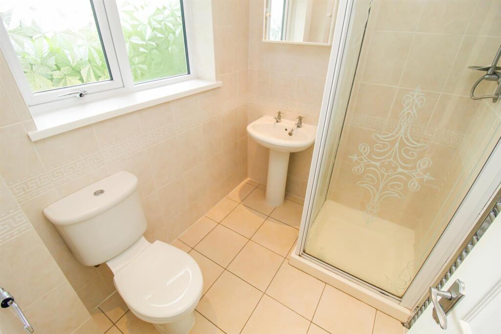 EN SUITE SHOWER ROOM/W.C.