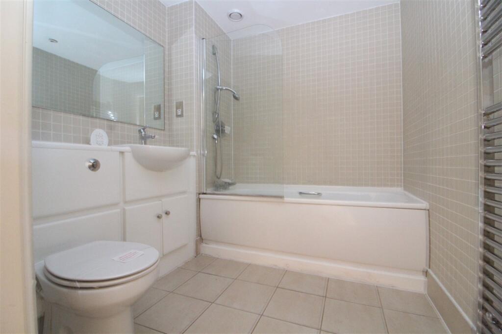 BATHROOM T202506191054.jpg