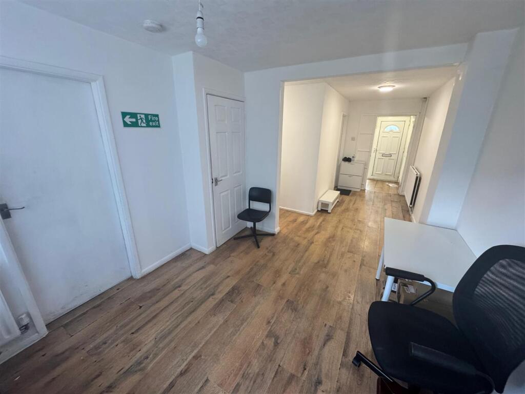 Through lounge diner 1.jpg