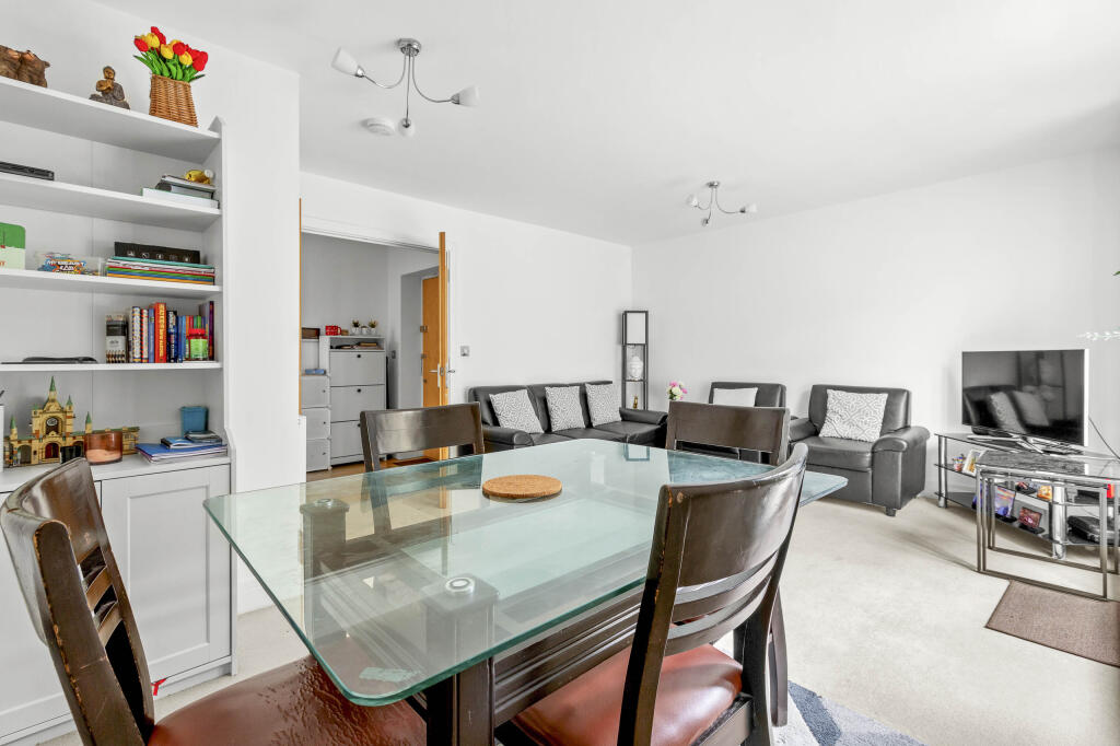 9 Bisham House, SL7 1FQ (LOW RES)-2
