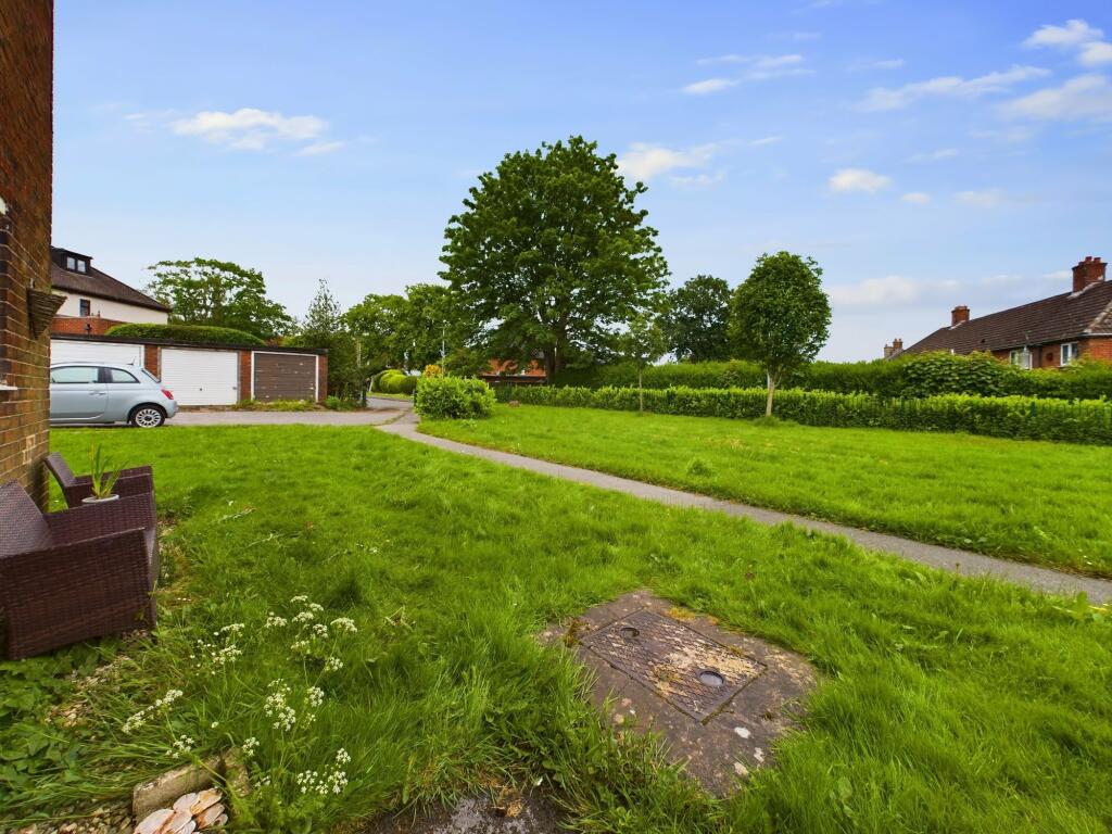 Gardens to frontage