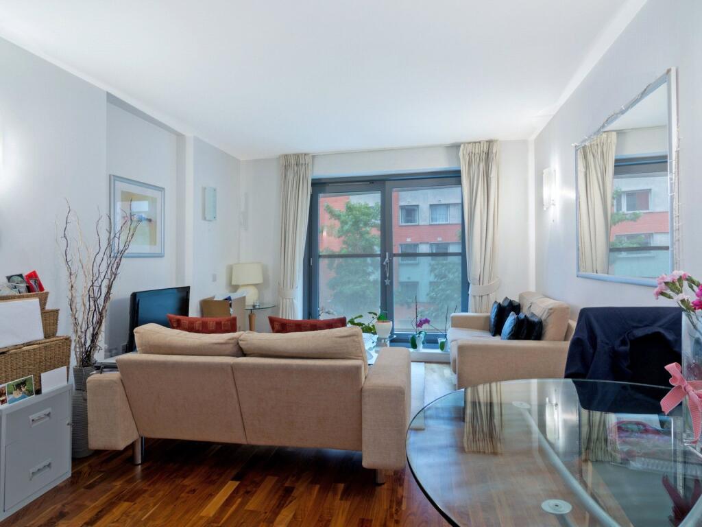 Fairmont Avenue E14