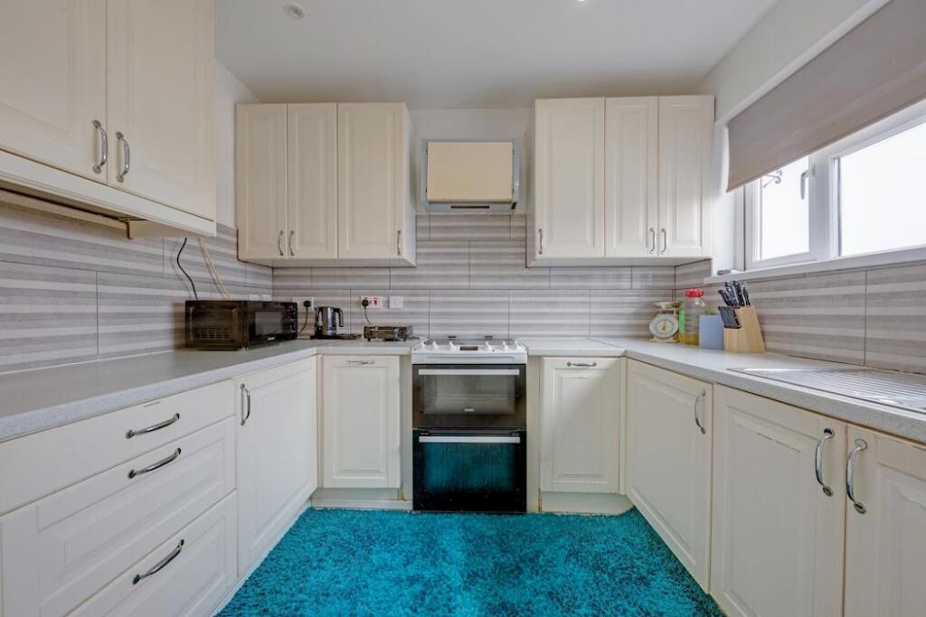 12-thumb532b82105-JJ-RXS-Collier Row Rd-56.jpg