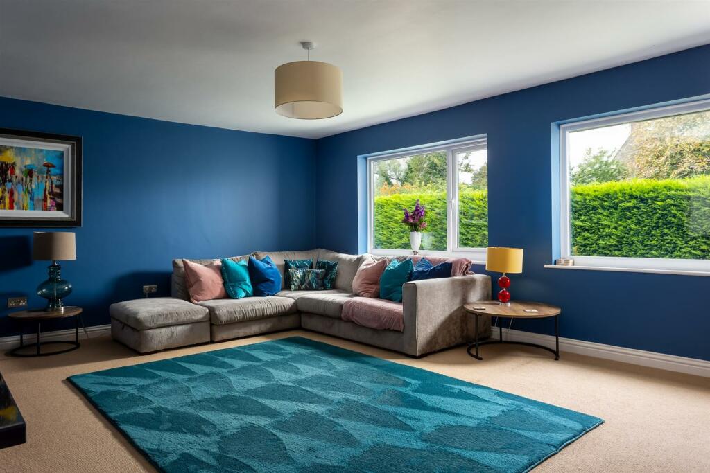 15 - The Orchard - GL7 6DU - Web.jpg