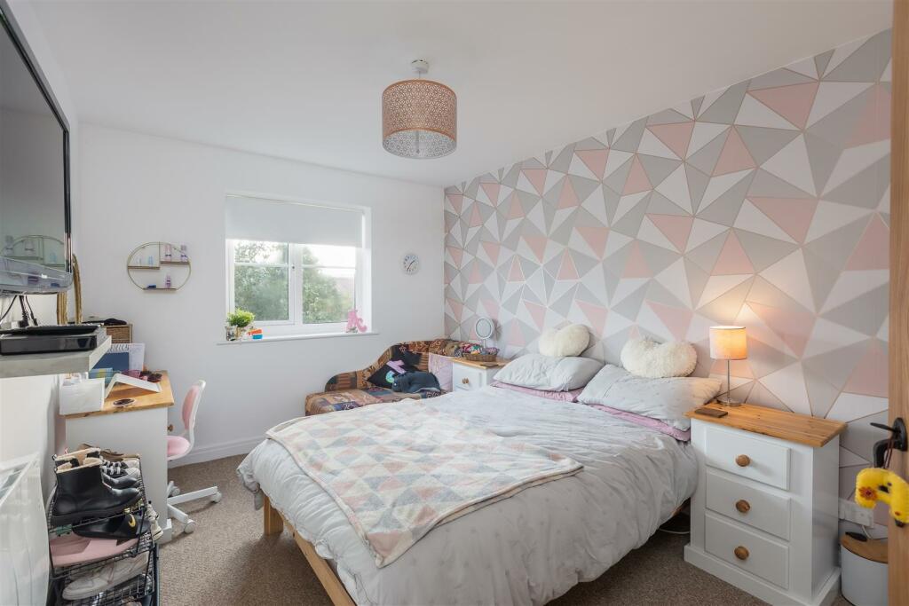 Orwell Cottage Bedroom 2-1.jpg