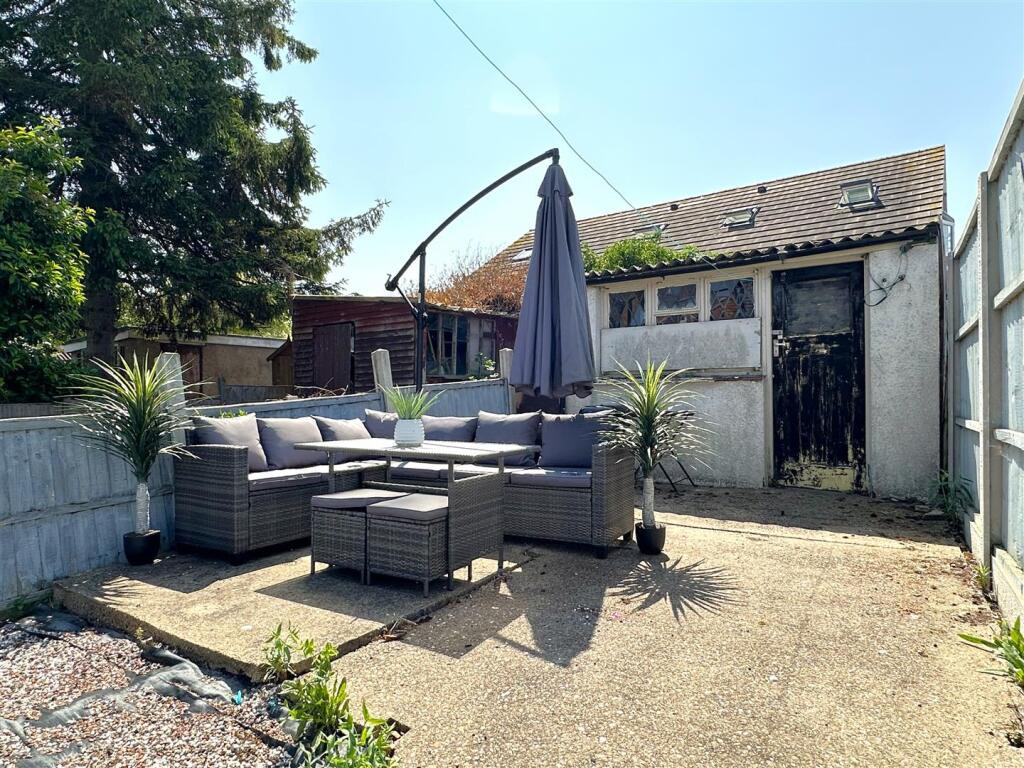Seating Area &amp; Outbuilding 62