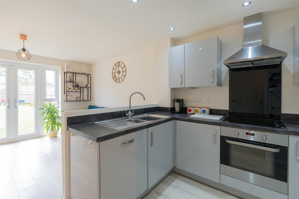 15 Dahlia Crescent-2.jpg