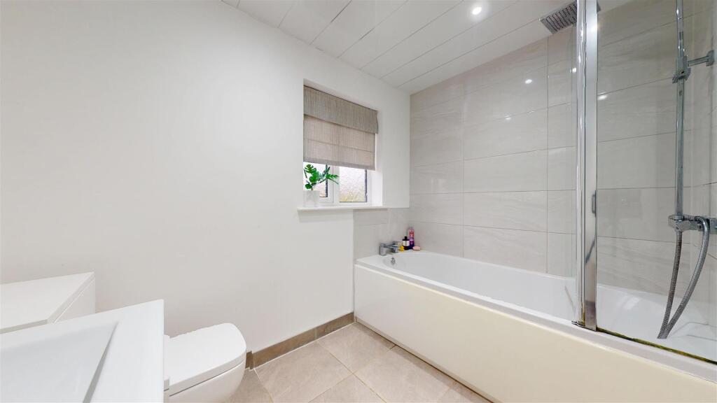 The Spires, Family Bathroom