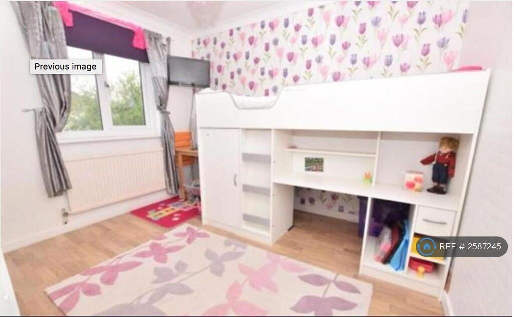Double Bedroom With Fitted Wardrobes.