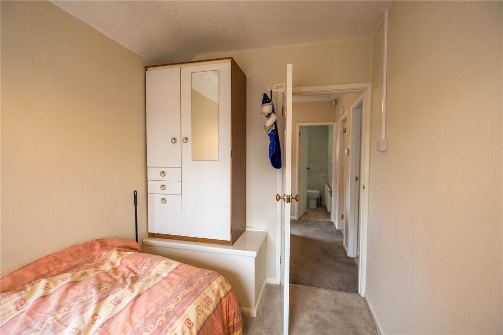 Box Bedroom (2)