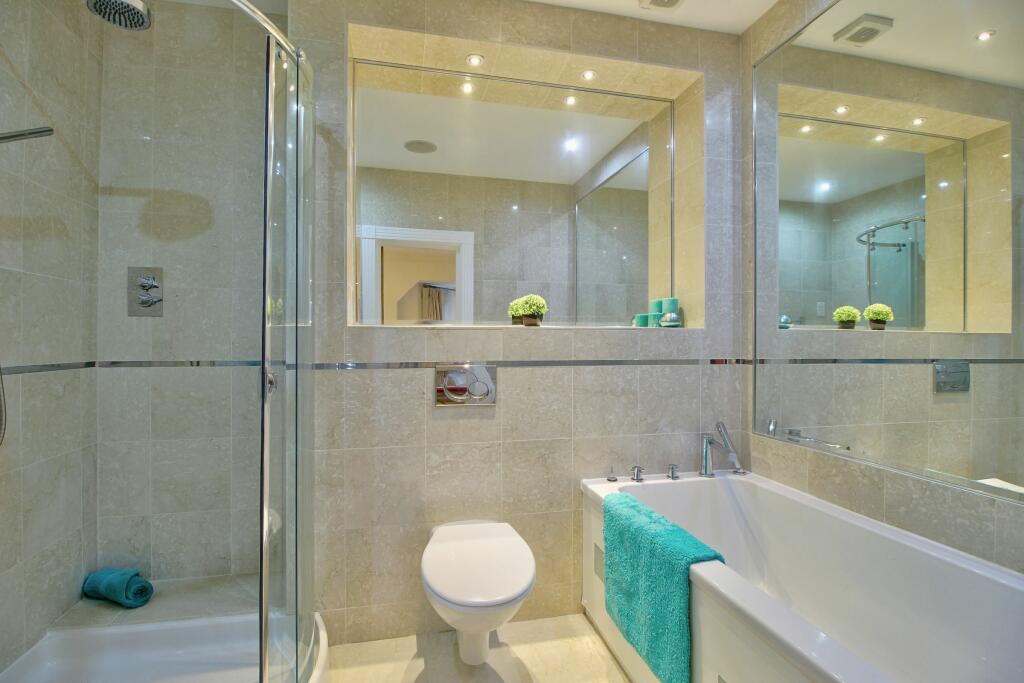 En-suite bathroom