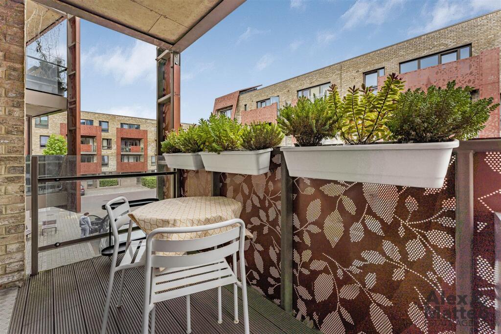 Robinia House