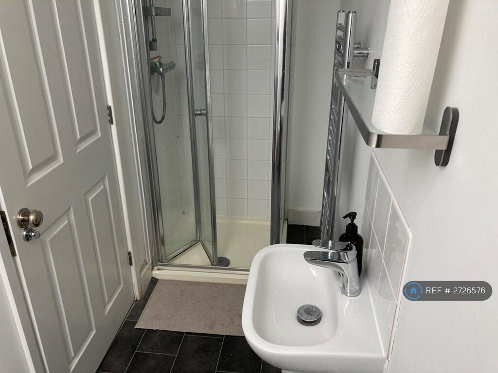 Room 5 Ensuite 